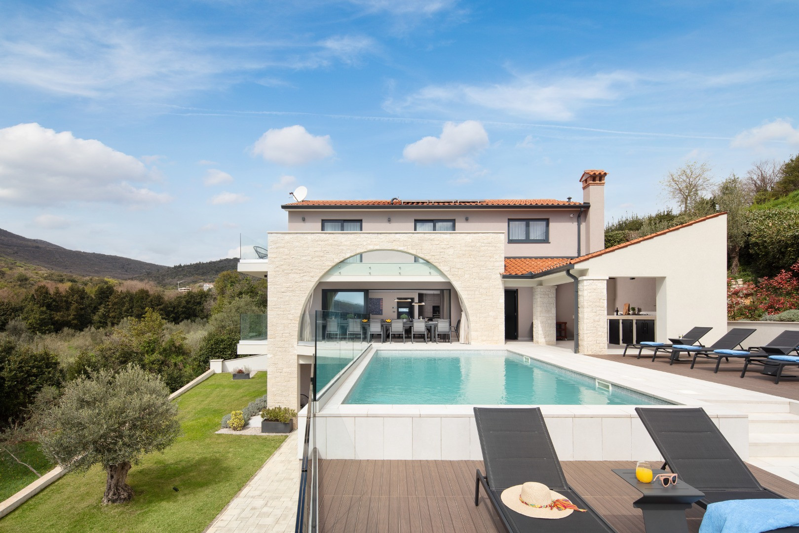 Villa Valmata Adriatic Pearl - Luxurious seaside villa for unforgettable moments with friends and family, Villa Valmata Adriatic Pearl - Luxurious seaside villa in Sveta Marina - Istria - Croatia Sveta Marina